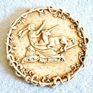 Vintage Facsimiles Ltd Nashua, NH Decorative Last Unicorn Maiden Plate